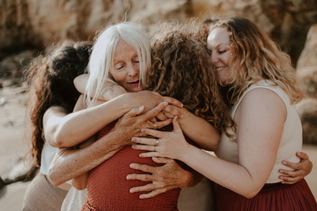 soutien émotionnel entre femmes danse libre intuitive et médecine